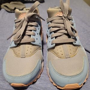 Nike Huarache Kids size 4